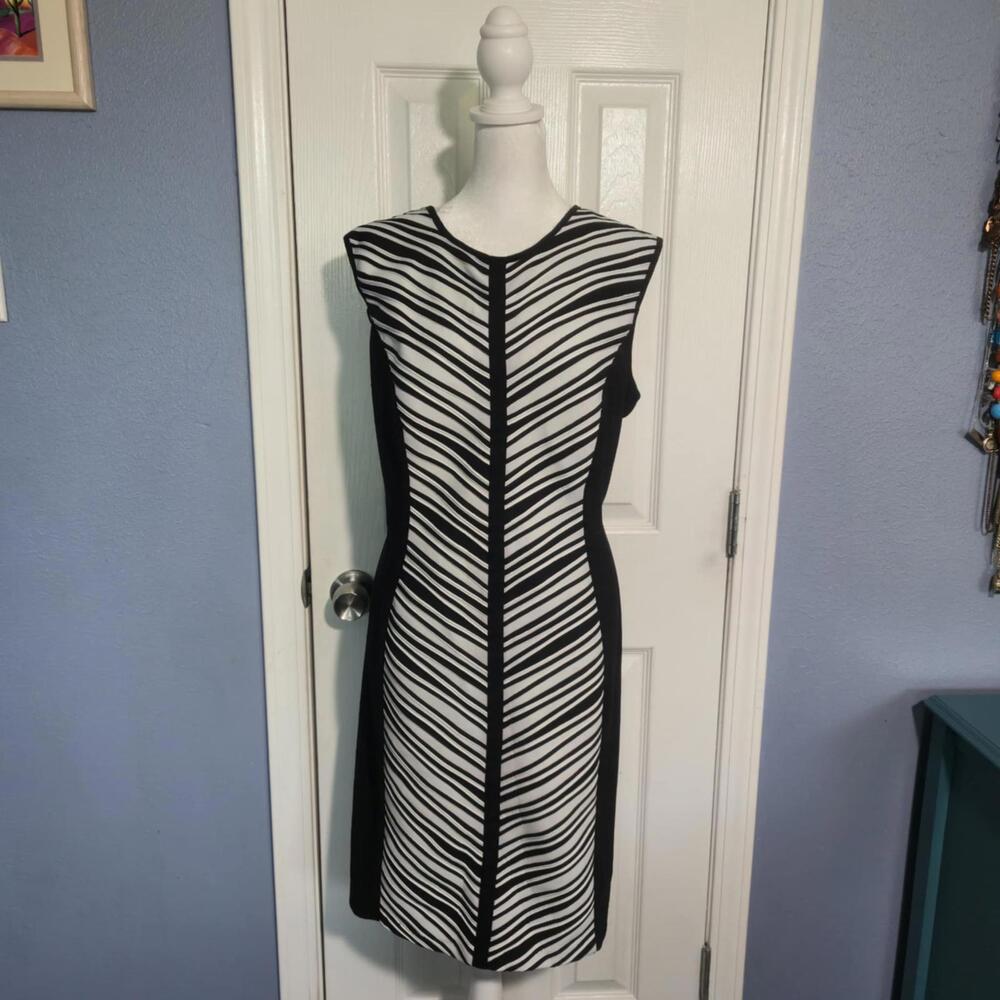 R&M Richards Women 14 Black & White Striped Sleeveless Sheath Dress Office Work